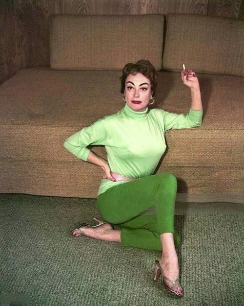 bitter69uk:Completely un-posed candid shot of Joan Crawford just chillaxing at home, sitting on the 