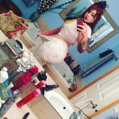 extremebodiez:  Thick SnowwWifey with a Wooty  She so thick and sexy 