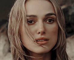 asheathes:  You’re Elizabeth. He who stabs the heart of the captain must take over