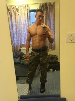 fickkolben:  JC (24) | Straight | UK Marine