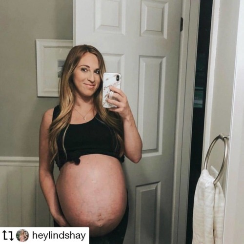 #Repost @heylindshay . Oh my God, how beautiful her belly is…. . #quadruplets #quadrupletso