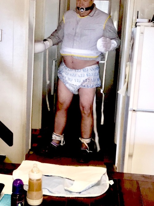 motherspissyone: A special breakfast with my very wet and groggy sissy cuckold husband. His grape ca