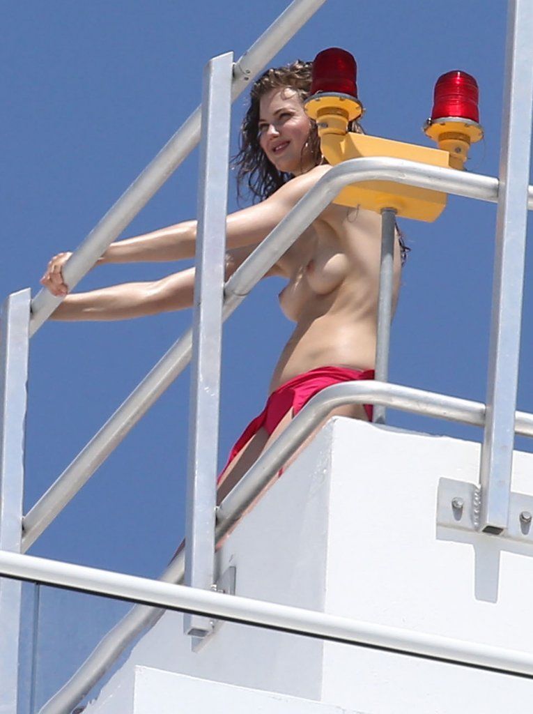 toplessbeachcelebs:  Lindsey Wixson (Model) topless for photoshoot in Miami (April