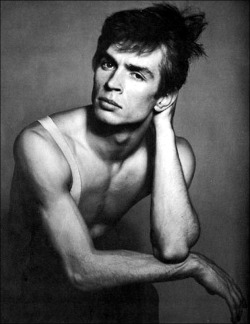 buzz-o-graph:Rudolf Nureyev by Richard Avedon