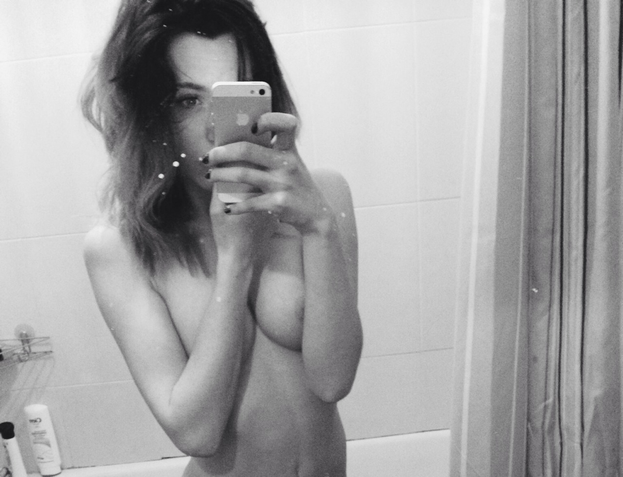 i-hate-the-beach:  psalmtr-ee:  psalmtr-ee:  bath  wow notes haha  Have some more