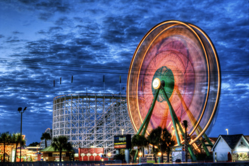 odditiesoflife:   Amazing Long Term Exposure Photos of Ferris Wheels The original Ferris Wheel was designed and constructed by George Washington Gale Ferris, Jr. as a landmark for the 1893 World’s Columbian Exposition in Chicago. The term Ferris wheel