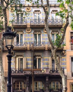 oasised:  escapexvelocity:Barcelona  