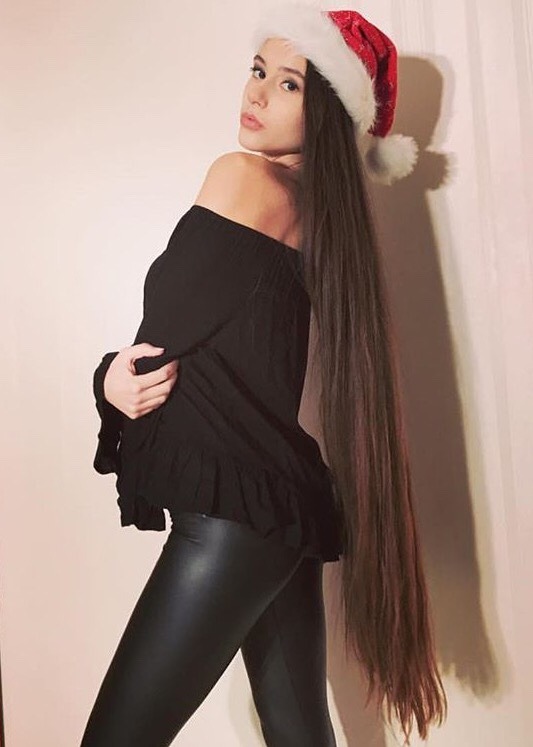 adore-long-hair: magister1972: #hair #longhair #verylonghair #blonde #redhair #brunette