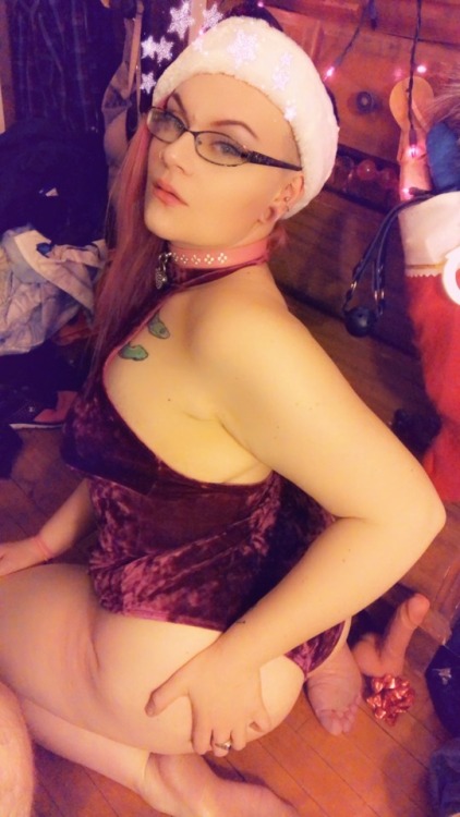 Mrs Clause Has a Gift for You by Leena Lux - www.manyvids.com/Video/1019965/Mrs-Clause-Has-a