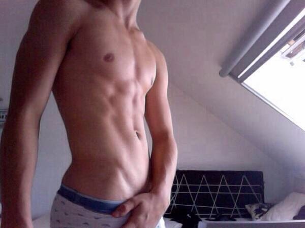 Hot guy on craigslist. Would love to ride him.