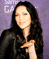 winchestersarrow:  Laura Prepon blowing kisses (for theinevitablepipex) 