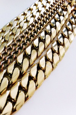 phuckindope:  Cuban link gold chain