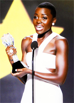 gifthescreen:  Lupita Nyong’o wins Critics’ Choice Movie Award