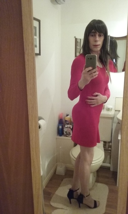 Another set of my red bodycon dress for you to enjoy!