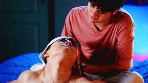 bevioletskies:Do you think I should just stay? I’d rather get a reward from my boyfriend here.