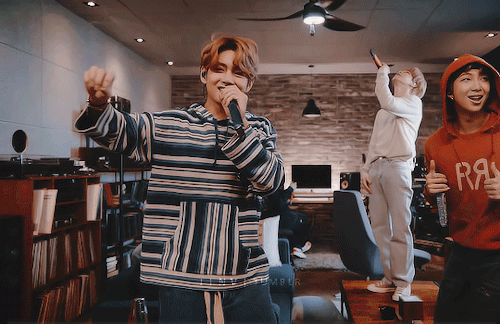 201006 Taehyung X Mikrokosmos