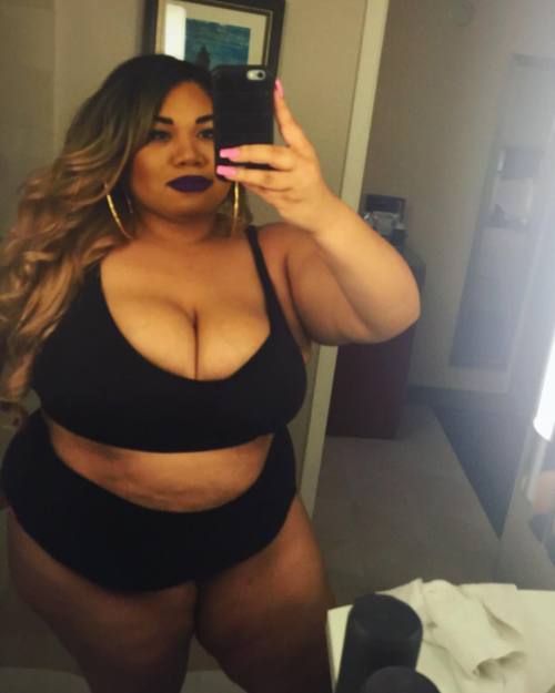ashleighthelion:  To every person who tells me to lose weight or asks me for nudes. Donate to my Pay