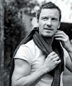 nadi-kon:  Michael Fassbender photographed