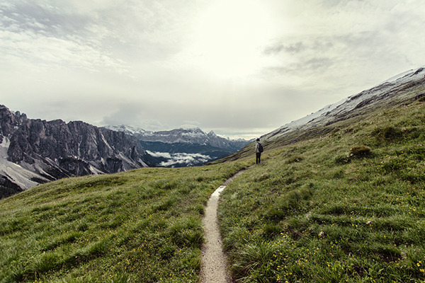 leebarguss:  Early Morning Hike (by Lukas Furlan) 