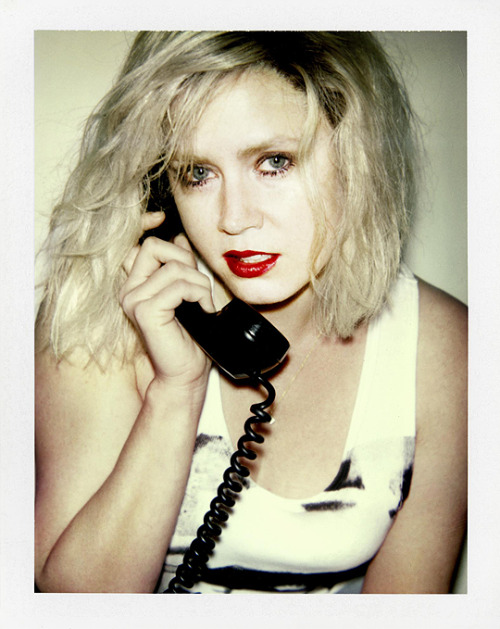 lynchoid:Amy Adams recreates Andy Warhol’s famed Polaroids and gets to dress up as Warhol, Dol