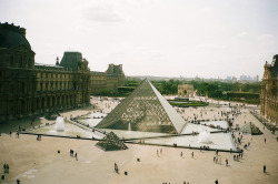 restaurer:  the louvre by mrjimdoyle on Flickr. 