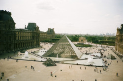 arquerio:  the louvre by 36negatives on Flickr. 