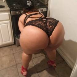 kornbredfed:  K O R N B R E D F E D @tffnydays  -  🍑🍑🍑🍑🍑 #kornbredfedgirl #thickaf #thickerthanasnicker #ebonybeauty #eyecandy #badazzredbone #ONSET FOR HER  #WCW SHOOT  #COOKINGUP….. #YOUHUNGRY OR NAH……???? … #TAGAFRIEND #PICOFTHEDAY