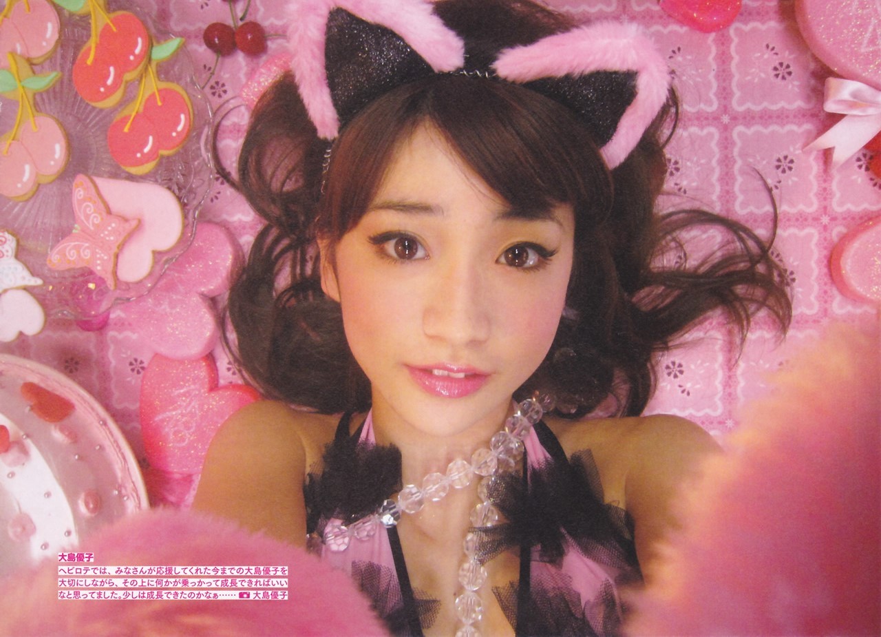party-ga-hajimaru-yo:Yuko Oshima and Haruna Kojima behind the scenes of AKB48’s Heavy Rotation MV (2011)