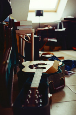 plasmatics-life:  Where words fail, music speaks. by Jeff Moreau | (Follow on Tumblr)