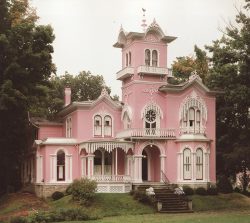 shiannesews:This month: pink houses. Pink everything. Because pink reminds me of candy, and candy is delicious. Original source, America’s Painted Ladies.