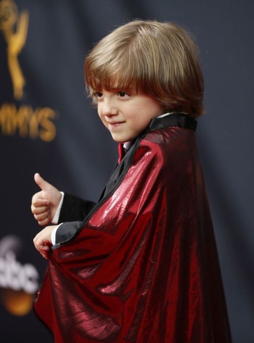 senatorgana:it is extremely important that everyone sees this lil guy rockin a cape at the emmys