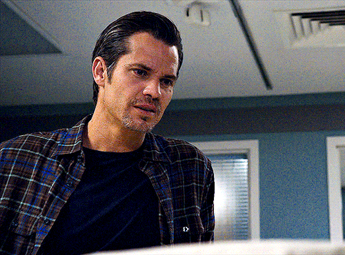 timothyolyphant:Timothy Olyphant as Raylan GivensJUSTIFIED - 3X05 - “THICK AS MUD”