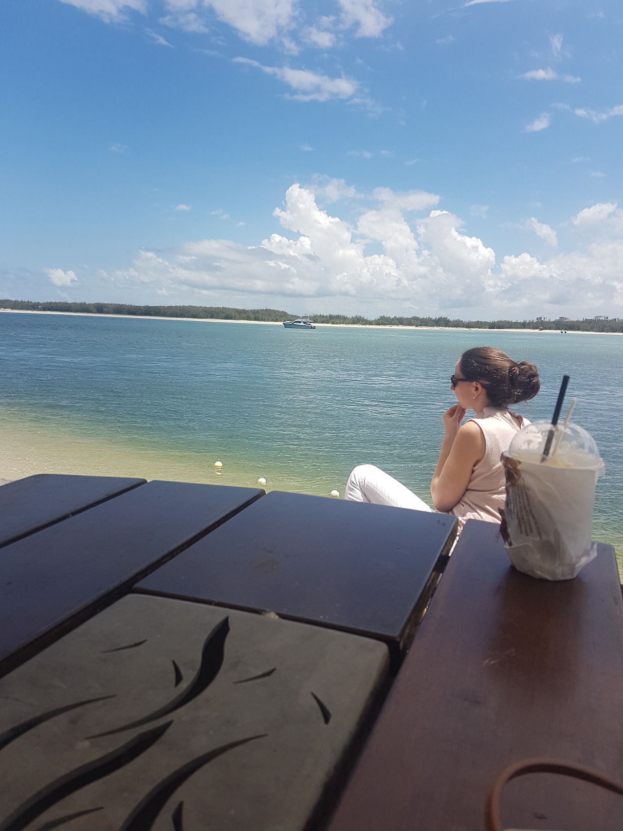 Lunch and a wall on the sunshine coast. Love the colours and the summer breez with