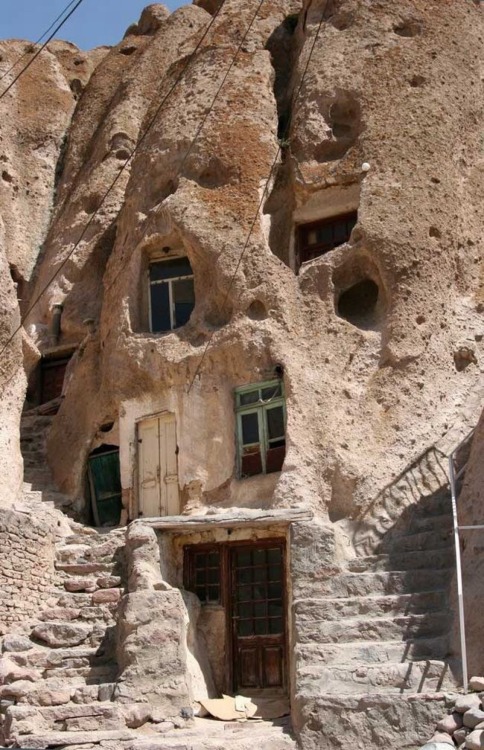 incieo:More than 700 years old home. Carved out from volcanic rock in Mount Sahand. Kandovan, Iran