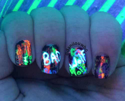 danilouwho:  Bad Wolf graffiti.   details on the blog! http://danismanis.wordpress.com/2013/11/22/distressed-nails-and-more-doctor-who-nail-art/ This is my attempt to continue my Doctor Who nail art week though my inspiration has left meeeee.