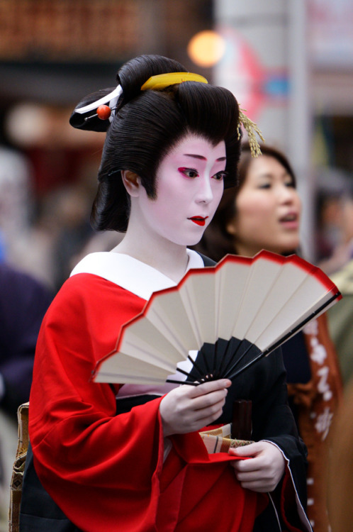 okiya:  Osaka Geisha at Toka Ebisu festival (by Tamayura)