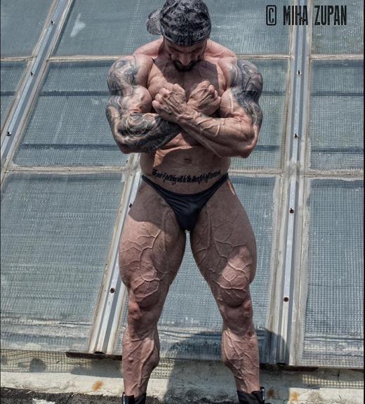 needsize:  I’d kill to be that shredded for my next show. Damn!Miha Zupan