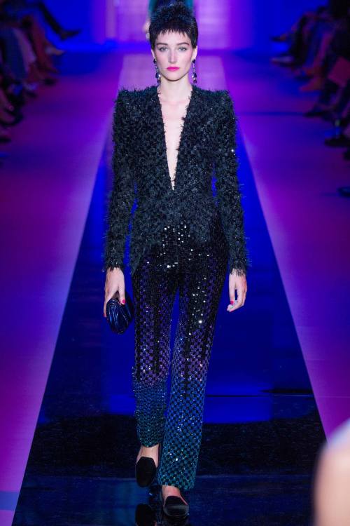 death-by-dior:  modafashioncouture:  Armani Privé A/15 Couture   X 