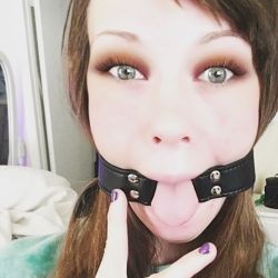 alexanovaxxx:  Thank you @dancarnelly from Twitter for this open mouth gag 