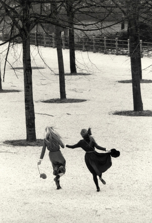 joeinct:Annette and Angela, Lustgarten, Berlin, Photo by Sibylle Bergemann, 1982