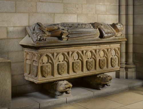 Tomb of Ermengol X, Count of Urgell, ca. 1300–1350, Metropolitan Museum of Art: CloistersThe Cloiste