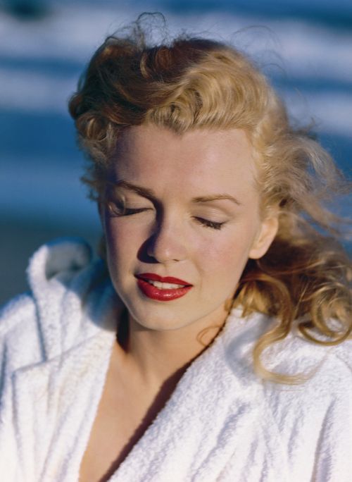 Marilyn Monroe photographed by Andre De Dienes at Tobey beach, Long Island, Summer 1949.