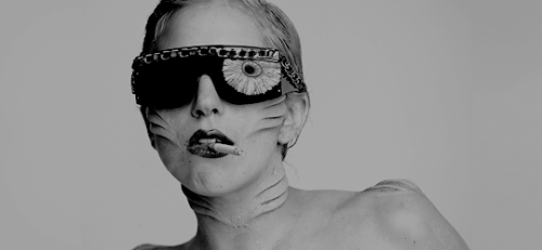 glamourxgypsy:  “Beware of strange oddities. The more he tries to fix me, the more magical I become.“  
