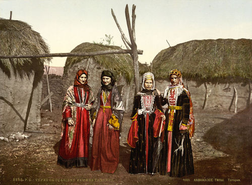 Tartarwomen wearing traditional clothing, Russian Empire, 1895 (source).