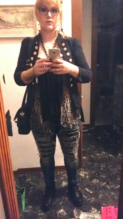 Yesterday i went to a rock concert, so here you are my outfit and make-up! The top is from d.i.a.  E