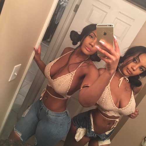 fashionistasrus:  @thekelly_twins on Instagram