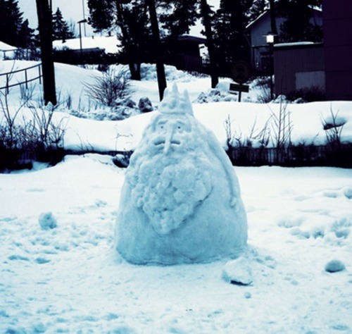 Some awesome ideas for your next snow day Snow sculptures that get you in the Christmas mood.