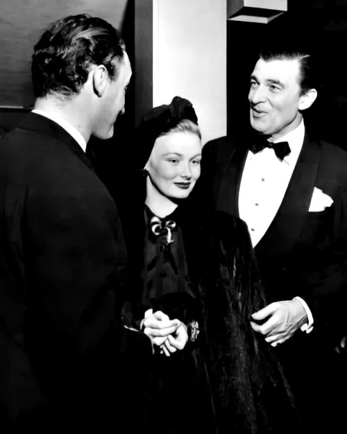 missveronicalakes:Andre de Toth, Veronica Lake and Walter Pidgeon in the 1940s.