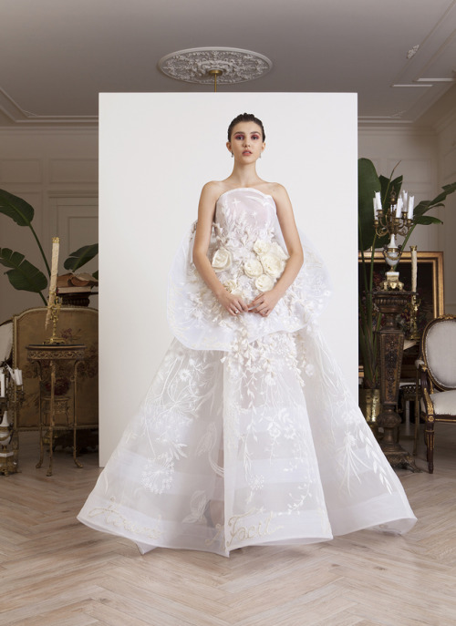 Azzi & Osta, spring/summer 2018, “Marie de Medici”1. Le Portrait de la Reine2-4. Blois5-7. Flore