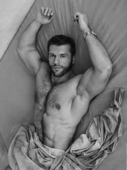 musclefx:MORE PHOTO Like man in towel.